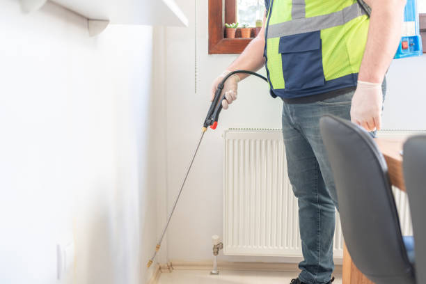 Best Exterminator Services  in Breezy Point, MN